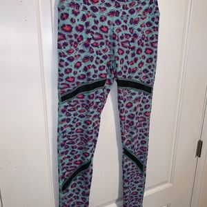 Women’s multicolored leopard athletic leggings size medium